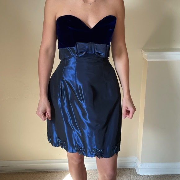 Oleg Cassini Dresses & Skirts - Strapless blue velvet & Satin dress sz 4. By Oleg Cassini Dress